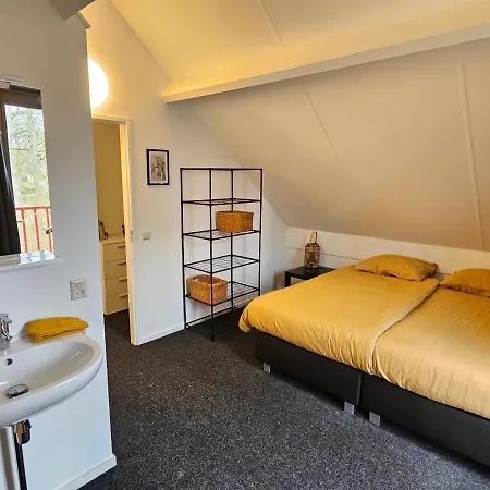 Lakeside Haven: Family Retreat With Garden & Outdoor Activities Holiday home *
