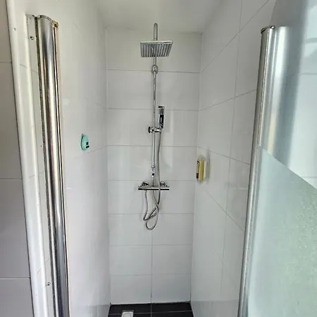 7 Person House With Swing, Firepit, Hammock, Garden, Swimming Lake, Child Friendly, In- And Outside Playground, And Great Coffee Vakantiehuis Ewijk