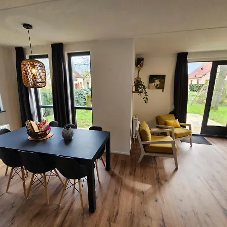 7 Person House With Swing, Firepit, Hammock, Garden, Swimming Lake, Child Friendly, In- And Outside Playground, And Great Coffee Casa de Férias *