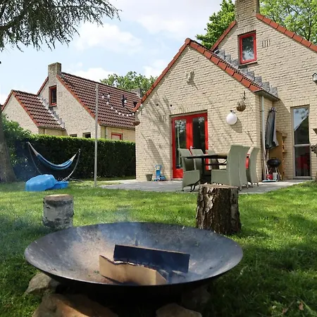 Holiday home Lakeside Haven: Family Retreat With Garden & Outdoor Activities Ewijk