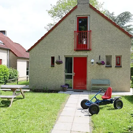 Lakeside Haven: Family Retreat With Garden & Outdoor Activities Holiday home