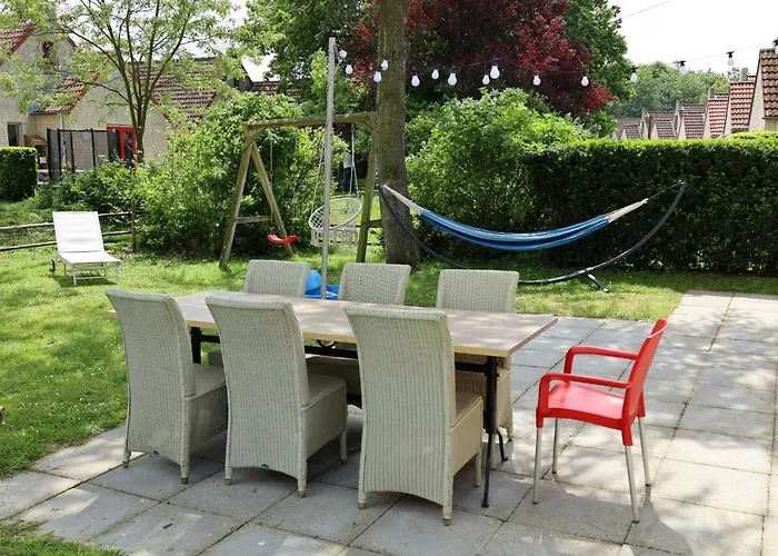 7 Person House With Swing, Firepit, Hammock, Garden, Swimming Lake, Child Friendly, In- And Outside Playground, And Great Coffee בית נופש Ewijk